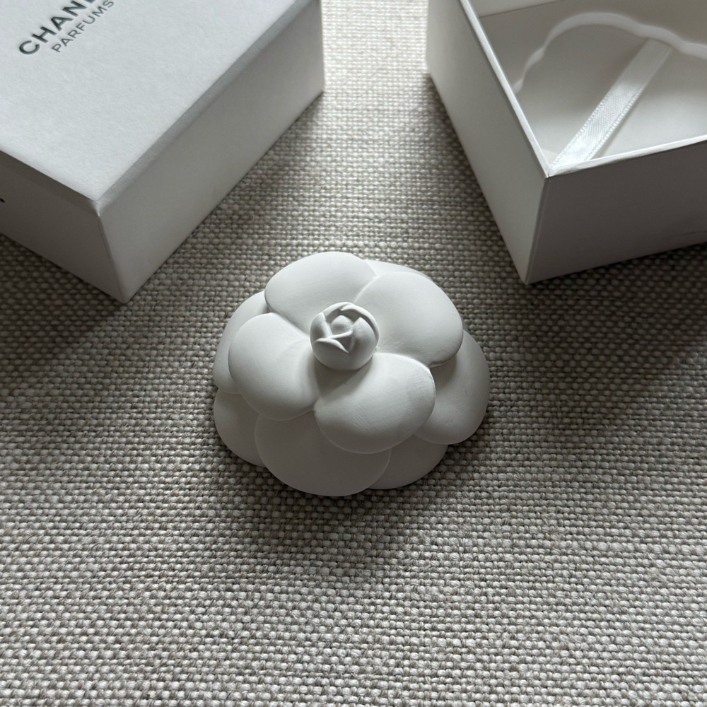 Chanel Camillia Ceramic Diffuser - image 4